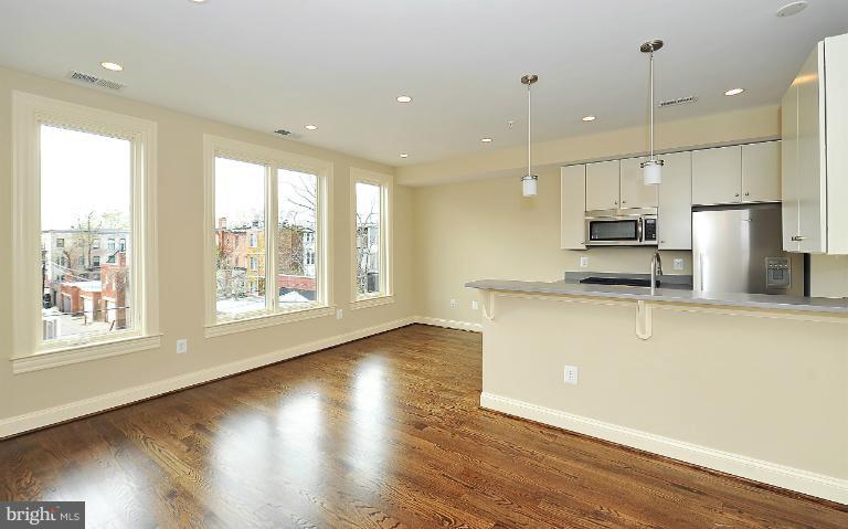 2714 Ontario Road Northwest, Unit 5 Washington, DC 20009 - Photo 5 of 24 Living Room