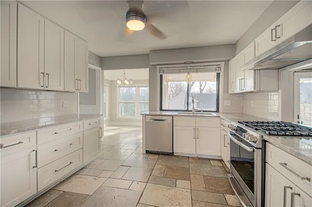 $385,000 | 4505 Northwest 79th Terrace, Kansas City, MO 64151