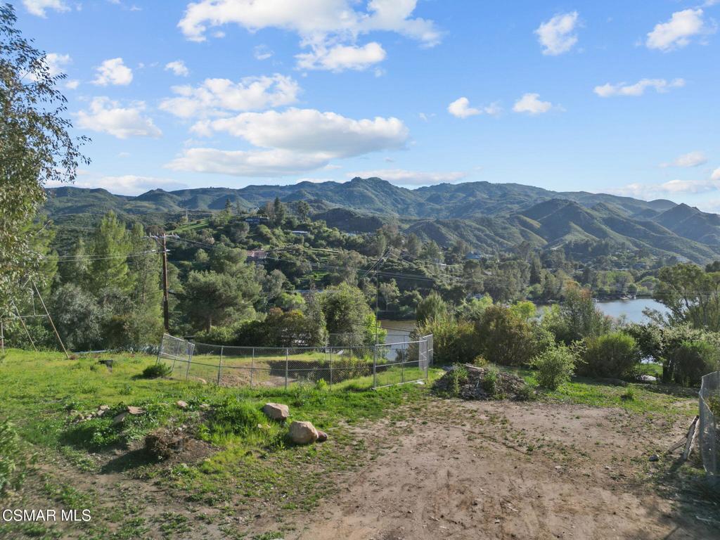 2239 Pinecrest Road Agoura Hills, CA 91301 - Photo 9 of 26