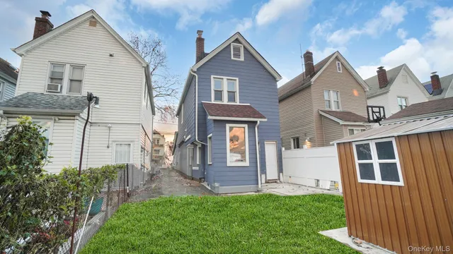 $899,999 | 89-25 201st Street | Bellaire West