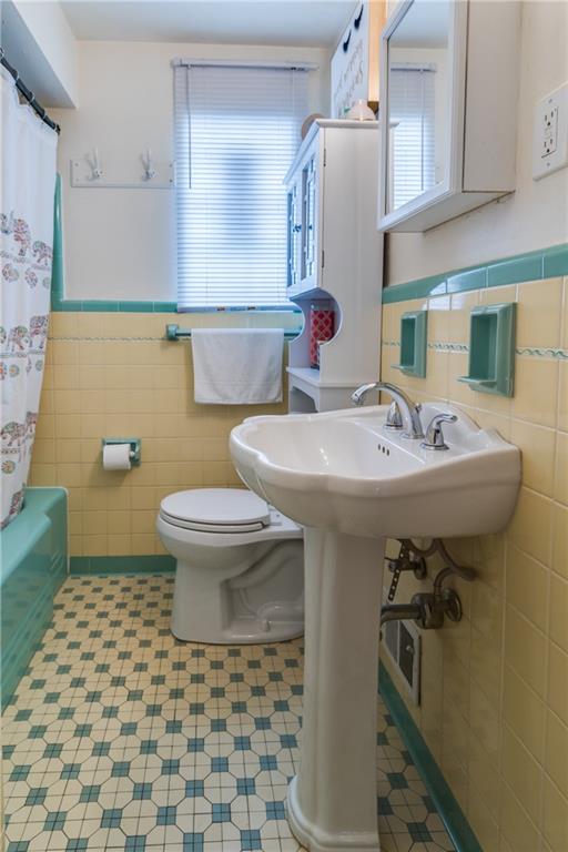 913 Broughton Road Pittsburgh, PA 15236 - Photo 16 of 25 Gallery Image 16