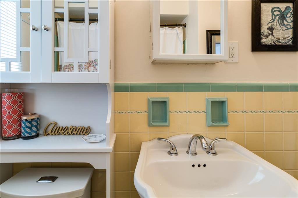 913 Broughton Road Pittsburgh, PA 15236 - Photo 17 of 25 Gallery Image 17