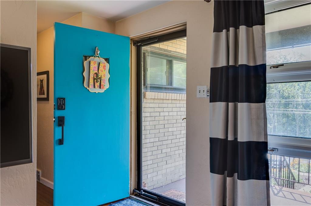 913 Broughton Road Pittsburgh, PA 15236 - Photo 3 of 25 Gallery Image 3