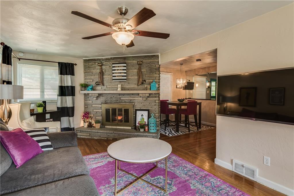 913 Broughton Road Pittsburgh, PA 15236 - Photo 5 of 25 Living Room