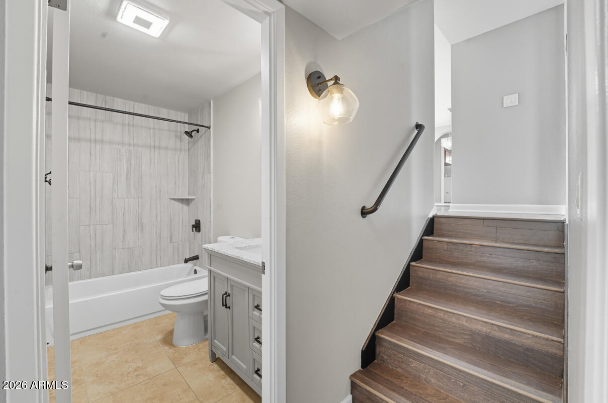 8437 East Thomas Road Scottsdale, AZ 85251 - Photo 26 of 55 a bathroom with a toilet a sink and bathtub