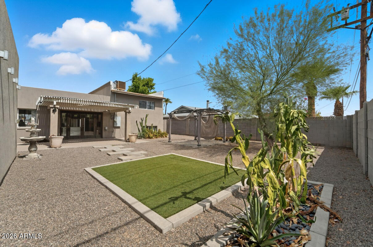 8437 East Thomas Road Scottsdale, AZ 85251 - Photo 45 of 55 front view of a house with a yard