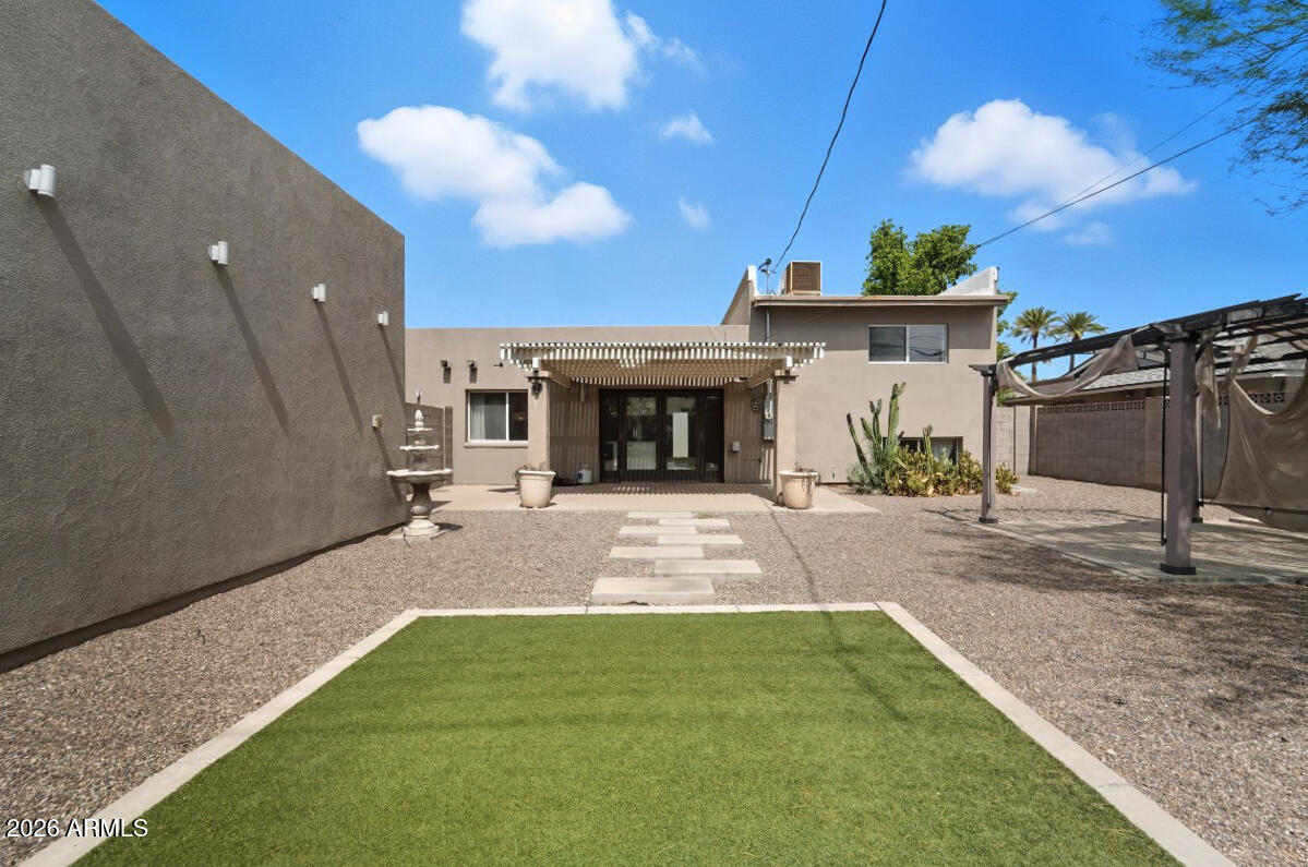 8437 East Thomas Road Scottsdale, AZ 85251 - Photo 46 of 55 a view of a yard of front a house