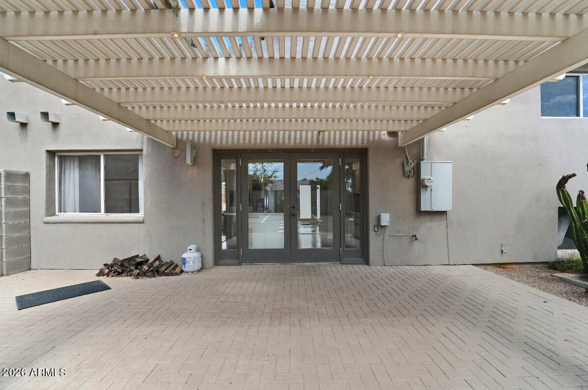 8437 East Thomas Road Scottsdale, AZ 85251 - Photo 48 of 55 a view of a house with a patio