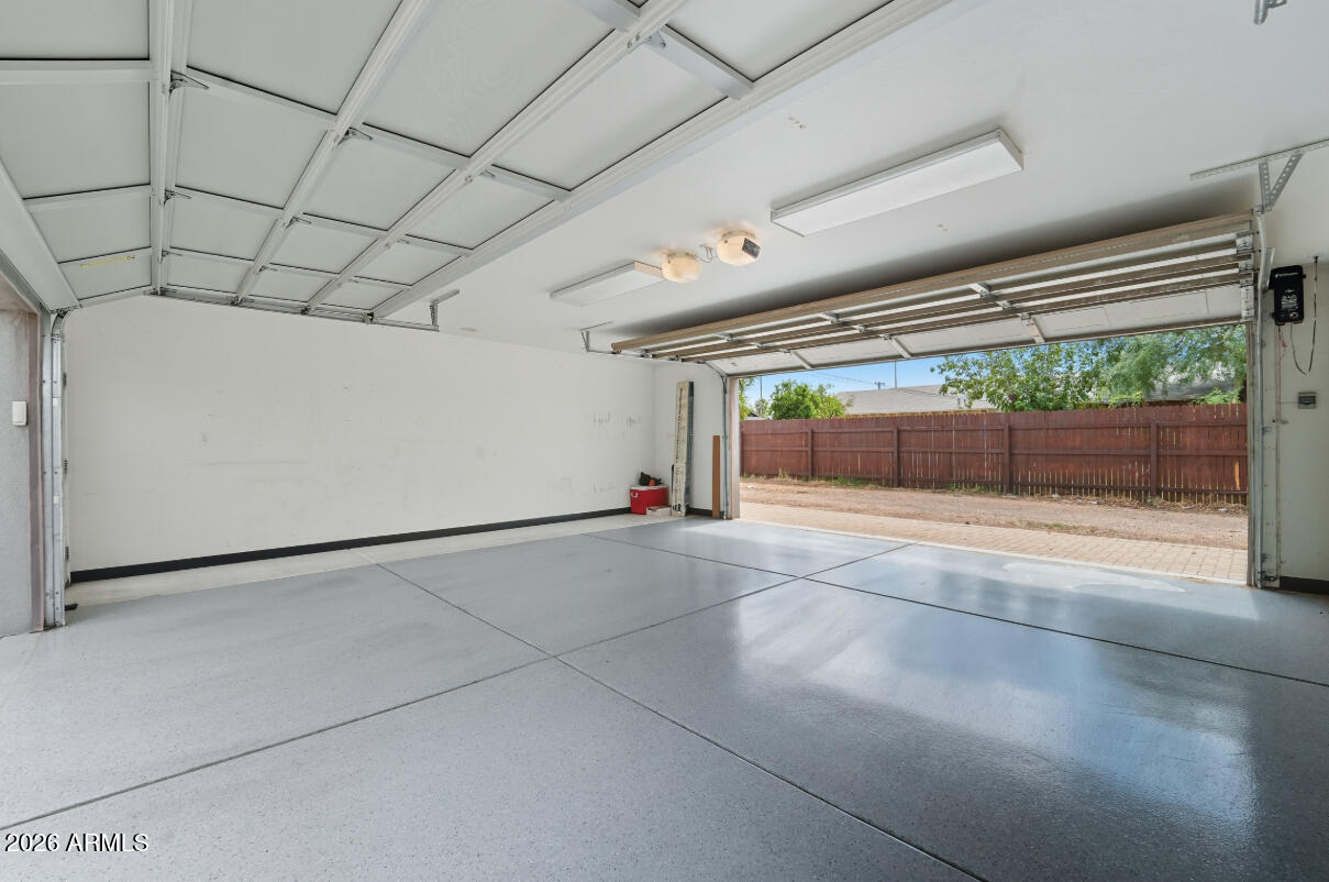 8437 East Thomas Road Scottsdale, AZ 85251 - Photo 51 of 55 a view of a garage