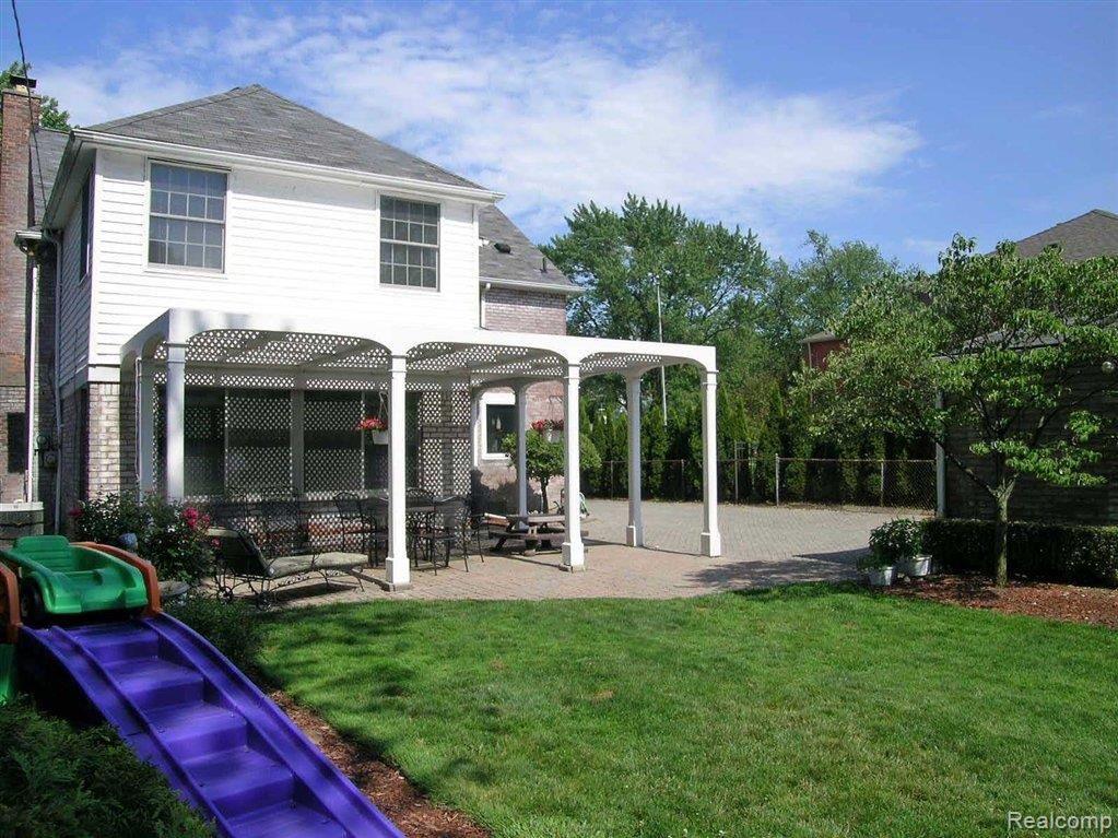 1033 Whittier Road Grosse Pointe, MI 48230 - Photo 18 of 20 rear1011A.JPG