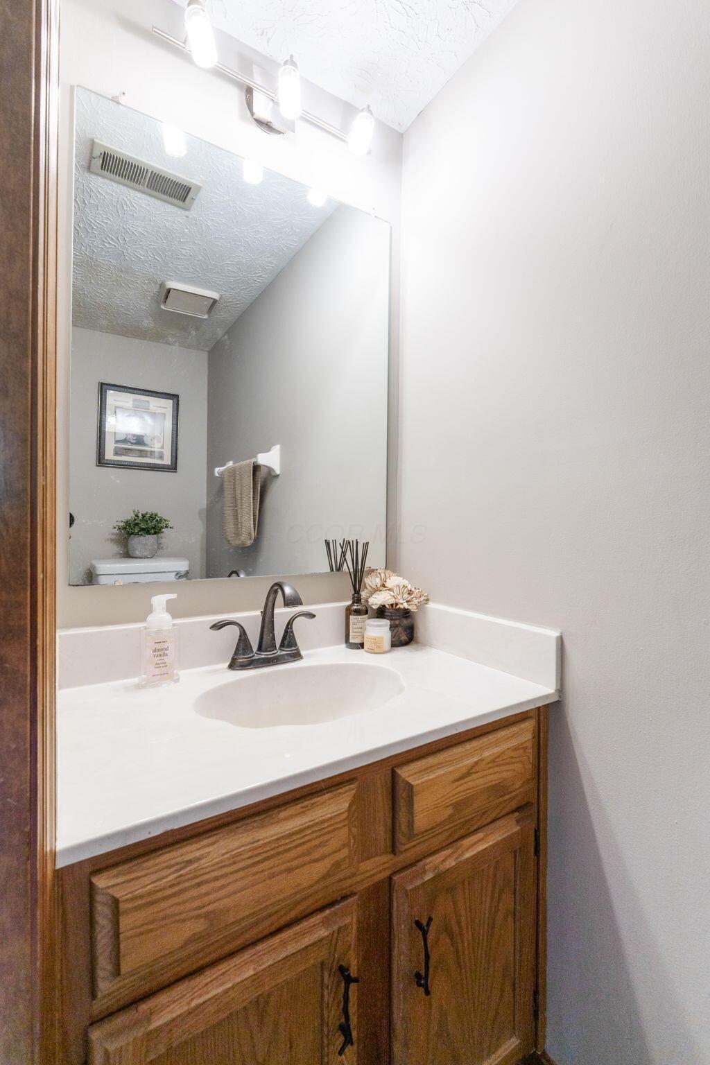 2165 Millrow Loop Dublin, OH 43016 - Photo 25 of 74 half bath