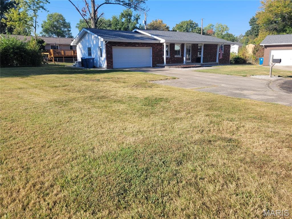 20 Pin Oak Drive Highland, IL 62249 - Photo 2 of 31