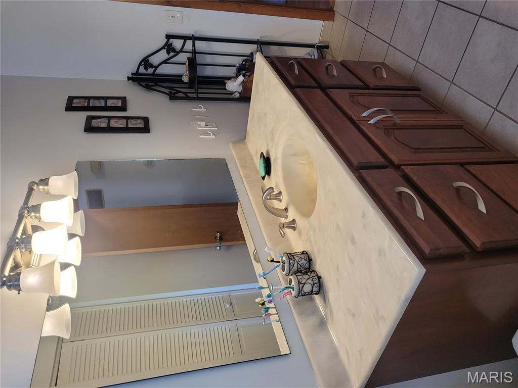 20 Pin Oak Drive Highland, IL 62249 - Photo 10 of 31