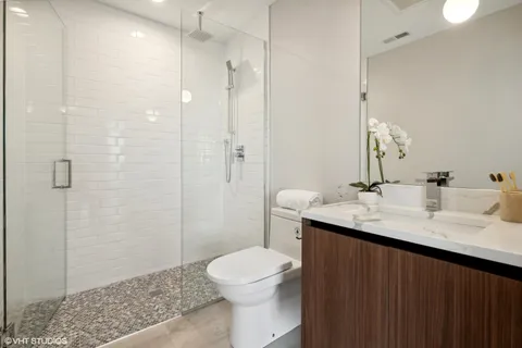 $445,000 | 2342 West Adams Street, Unit 406, Chicago, IL 60612