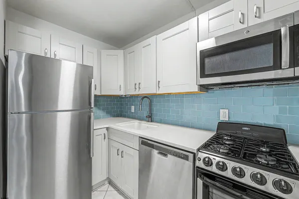 $1,950 | 9400 Atlantic Avenue, Unit 410, Margate City, NJ 08402