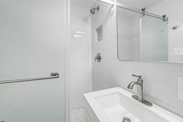$1,950 | 9400 Atlantic Avenue, Unit 410, Margate City, NJ 08402