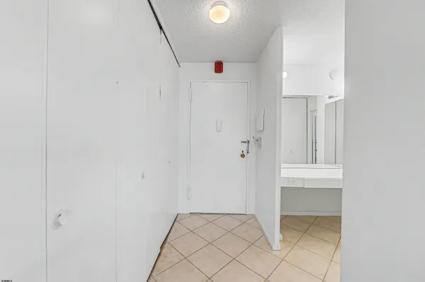 $1,950 | 9400 Atlantic Avenue, Unit 410, Margate City, NJ 08402
