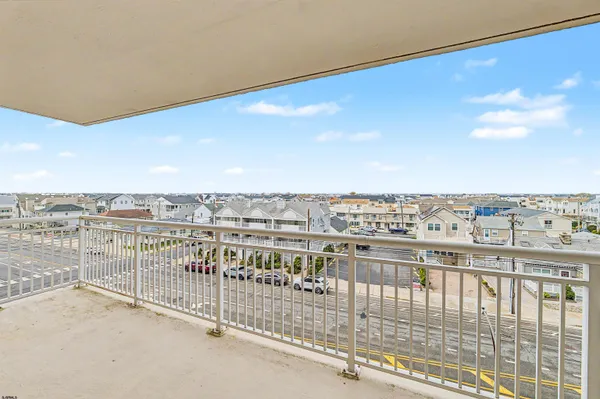 $1,950 | 9400 Atlantic Avenue, Unit 410, Margate City, NJ 08402