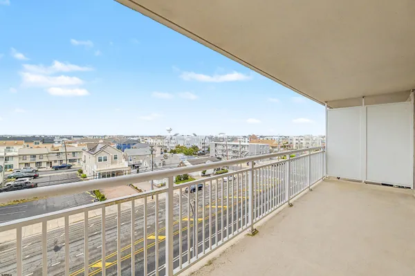 $1,950 | 9400 Atlantic Avenue, Unit 410, Margate City, NJ 08402