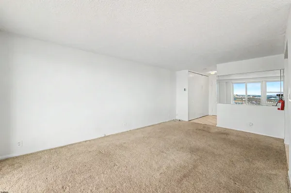 $1,950 | 9400 Atlantic Avenue, Unit 410, Margate City, NJ 08402