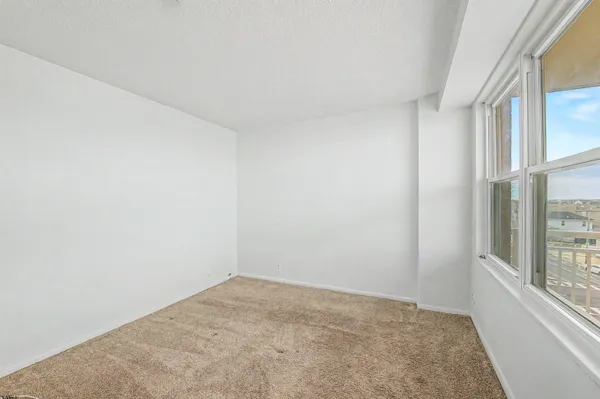 $1,950 | 9400 Atlantic Avenue, Unit 410, Margate City, NJ 08402