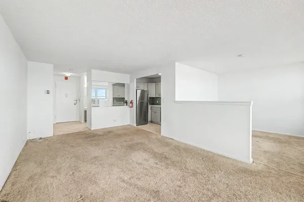 $1,950 | 9400 Atlantic Avenue, Unit 410, Margate City, NJ 08402