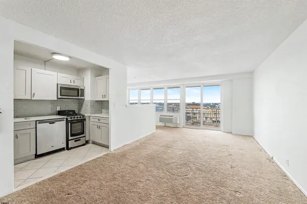 $1,950 | 9400 Atlantic Avenue, Unit 410, Margate City, NJ 08402