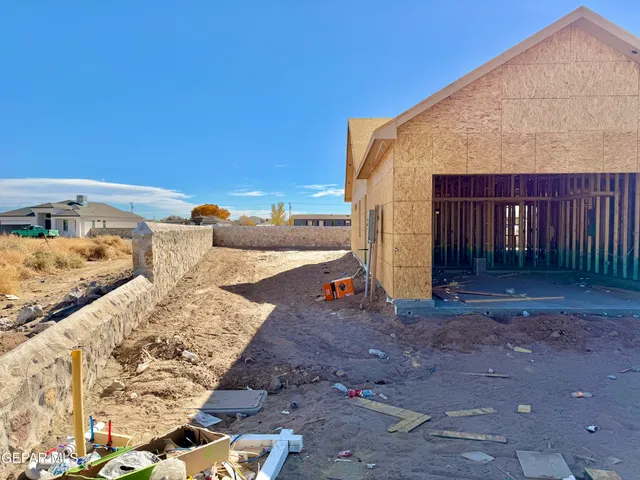 $349,950 | 320 Vida Bonita Way, Clint, TX 79836