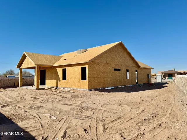 $349,950 | 320 Vida Bonita Way, Clint, TX 79836
