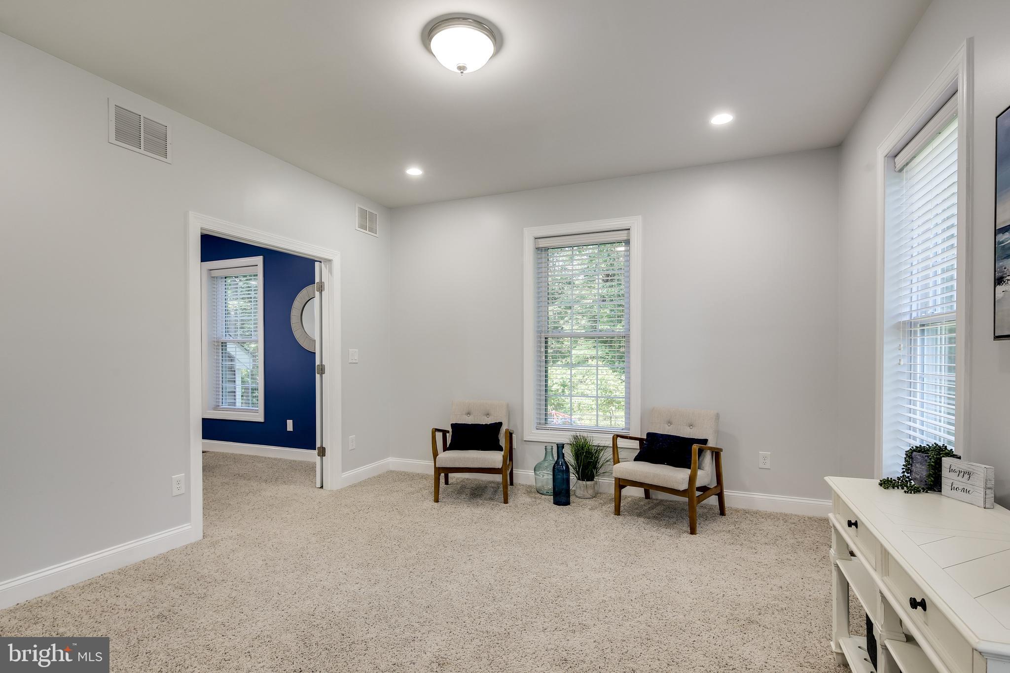 8069 Highview Road Pasadena, MD 21122 - Photo 3 of 36 Sitting room adjacent to Family Room