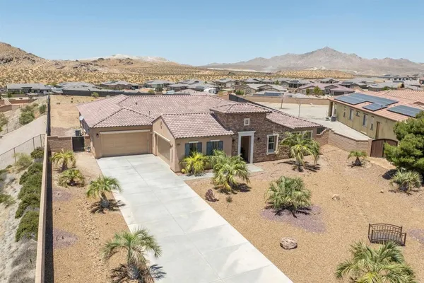 $900,000 | 19506 Arcata Road, Apple Valley, CA 92307
