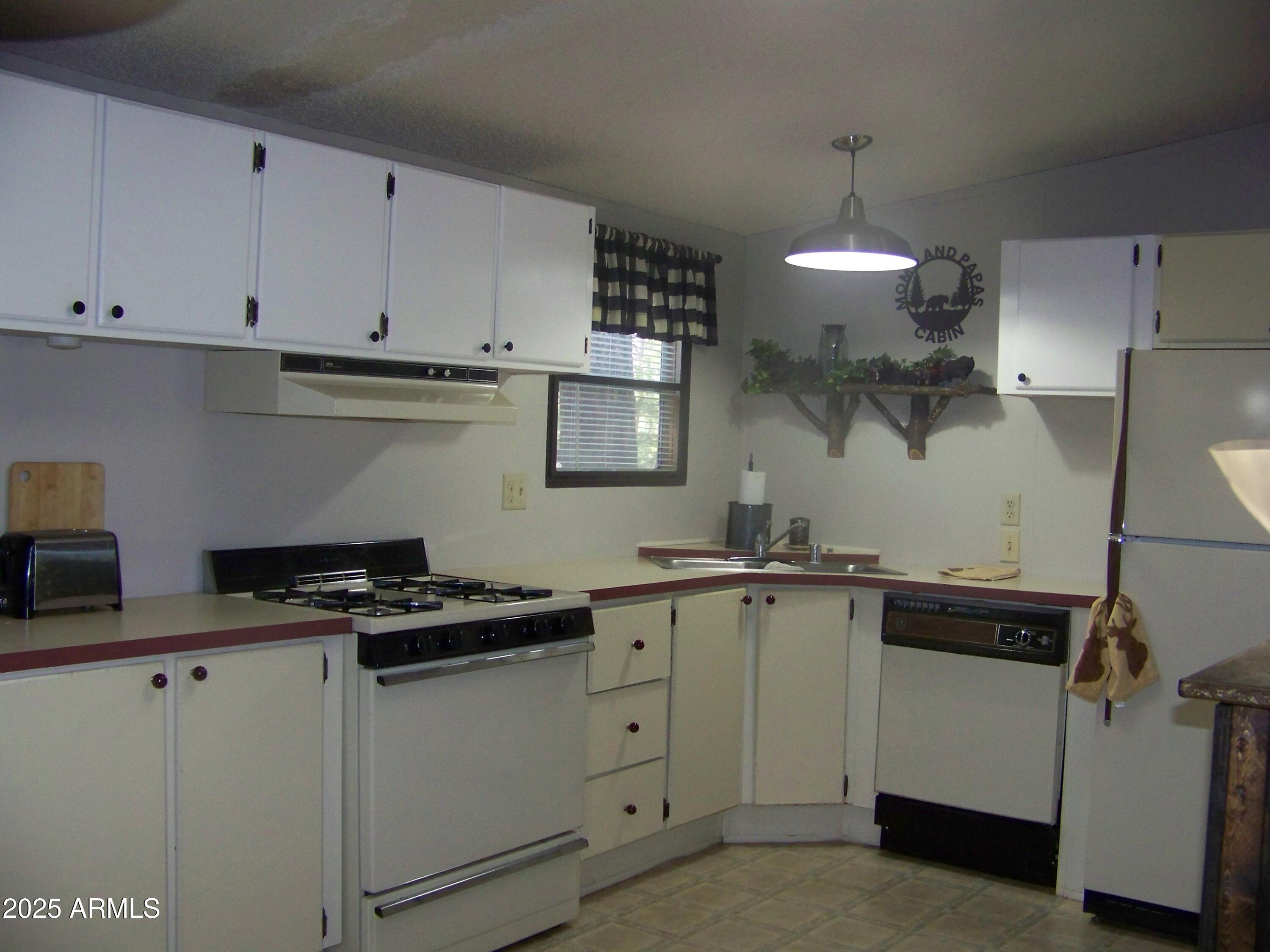 1167 White Tail Lane Pinetop, AZ 85935 - Photo 15 of 58 a kitchen with granite countertop a sink a stove and cabinets