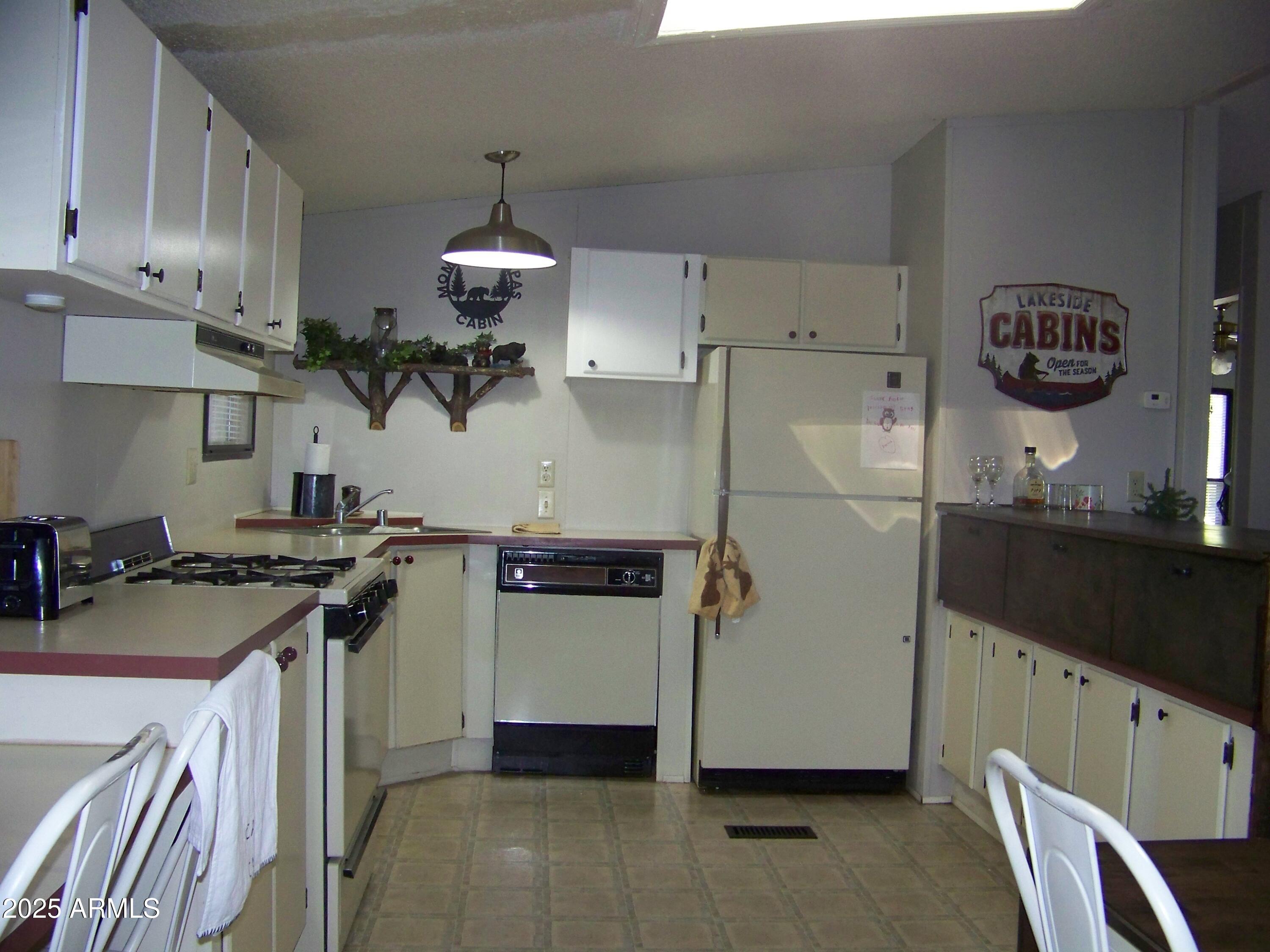 1167 White Tail Lane Pinetop, AZ 85935 - Photo 16 of 58 a kitchen with stainless steel appliances granite countertop a refrigerator a stove a sink and a microwave