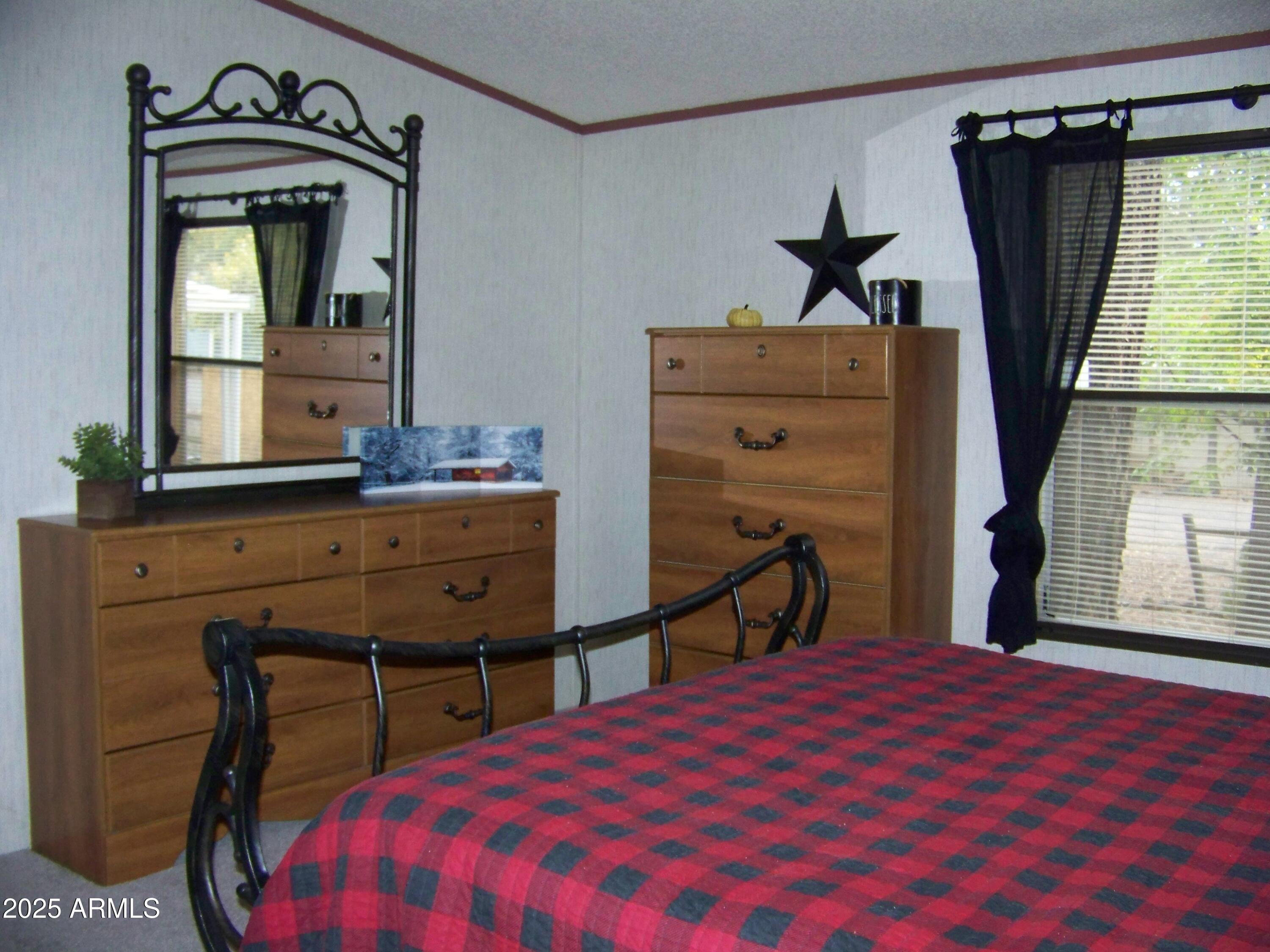 1167 White Tail Lane Pinetop, AZ 85935 - Photo 20 of 58 a bedroom with a bed and a mirror
