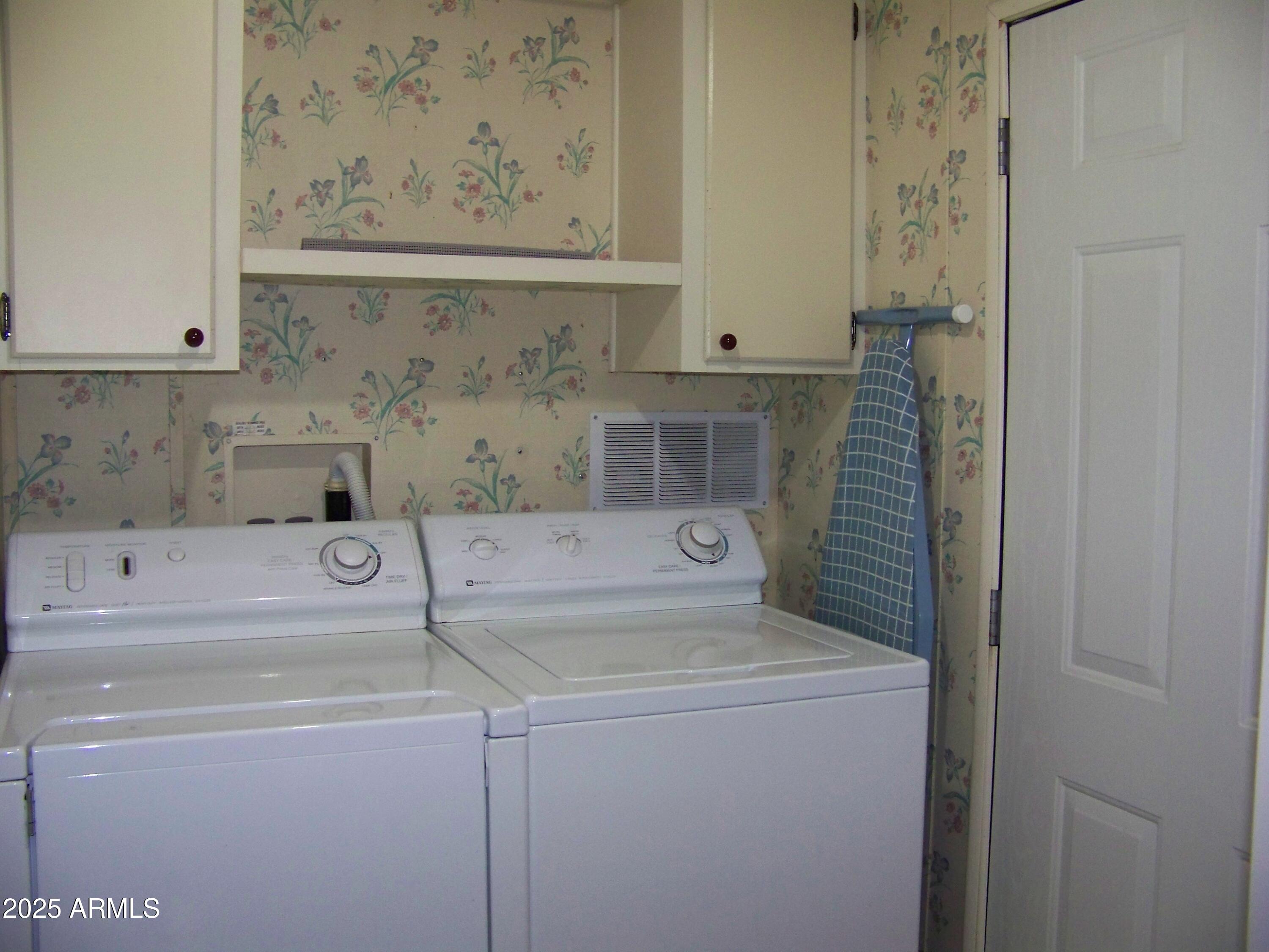 1167 White Tail Lane Pinetop, AZ 85935 - Photo 35 of 58 a utility room with dryer and washer