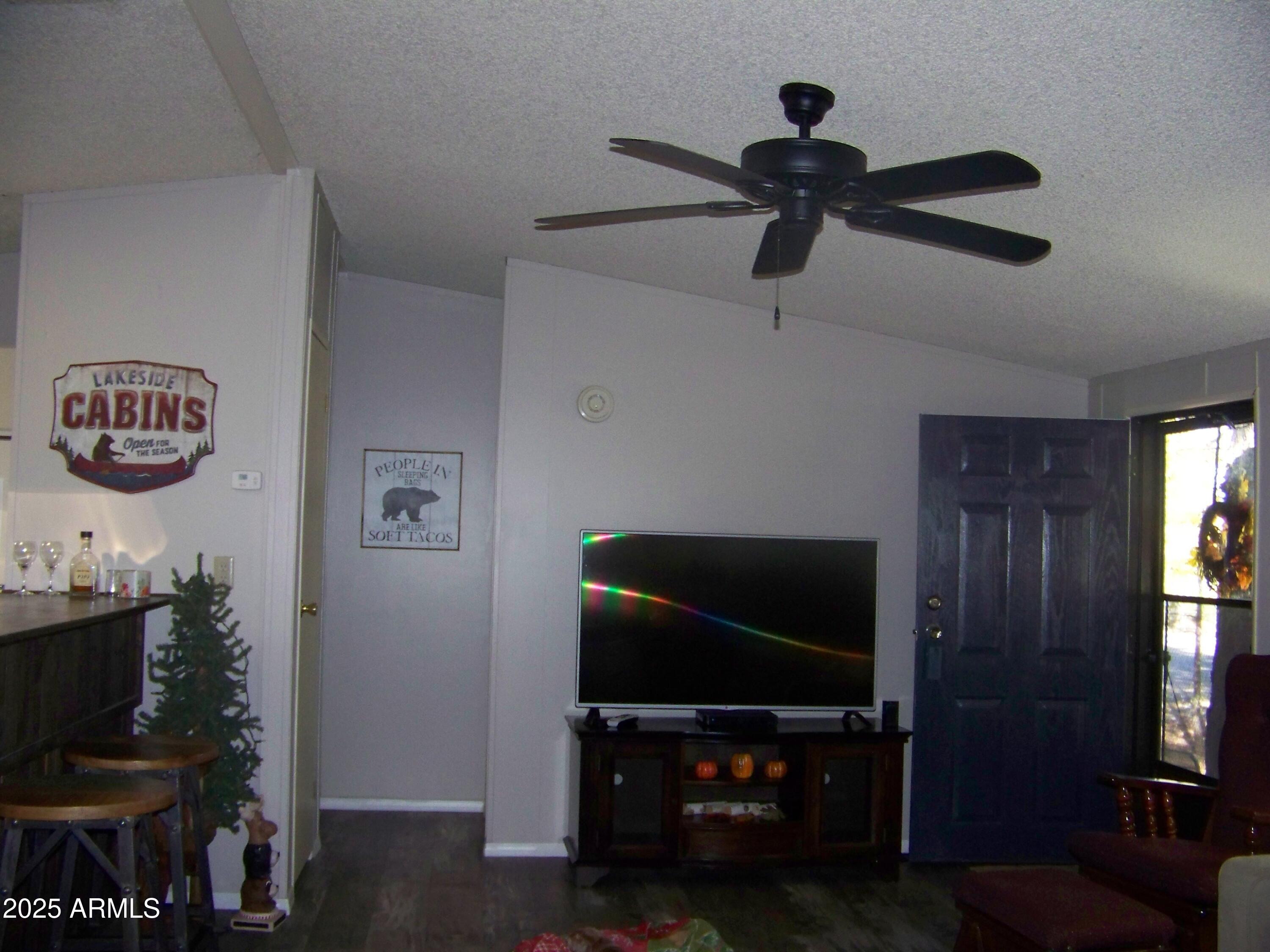 1167 White Tail Lane Pinetop, AZ 85935 - Photo 5 of 58 a living room with couch and a flat screen tv