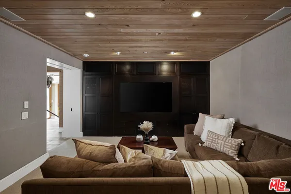 $70,000 | 31 Bay Drive, Laguna Beach, CA 92651