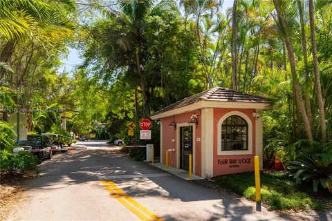 a view of front a house with a yard