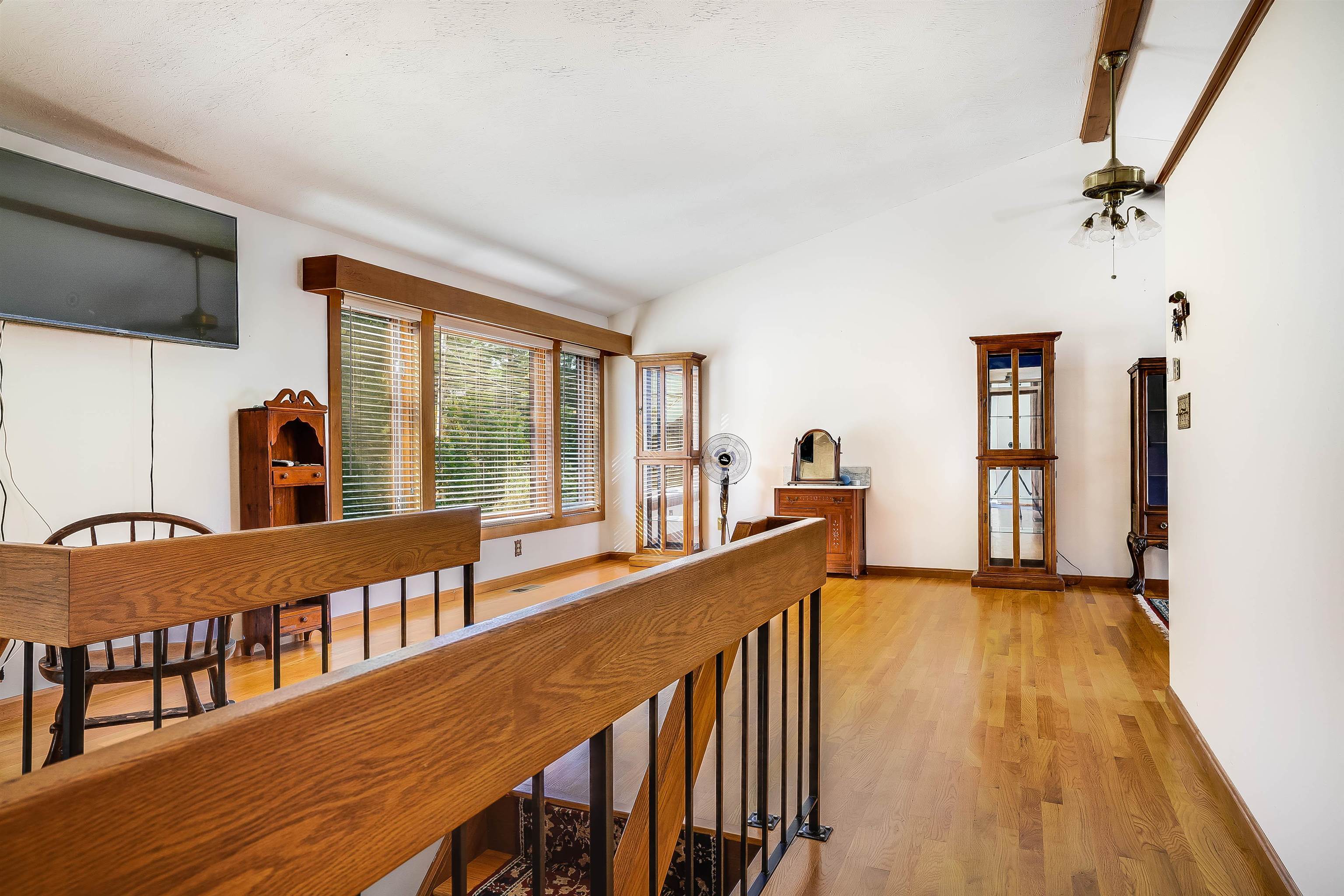 22 Landsdown Drive Nashua, NH 03062 - Photo 3 of 40