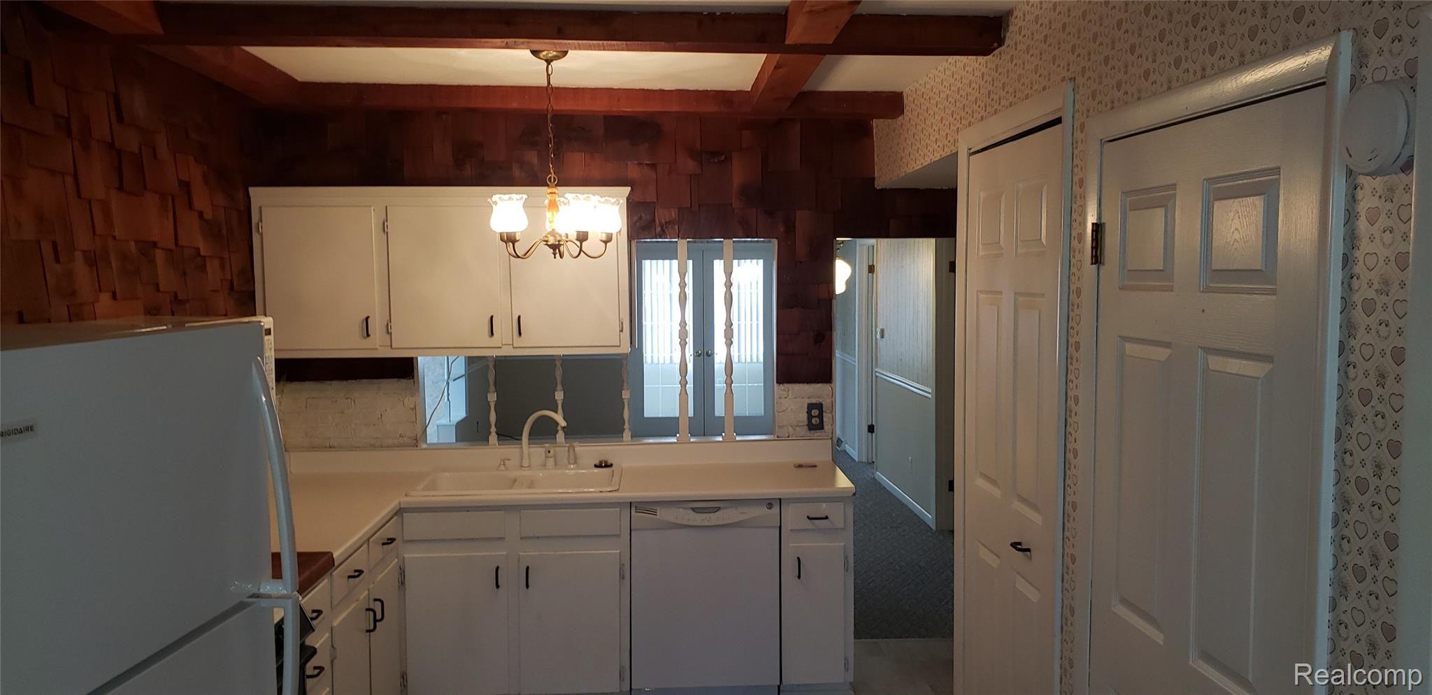 321 Heights Road Lake Orion, MI 48362 - Photo 11 of 23 20220506_110931.jpg