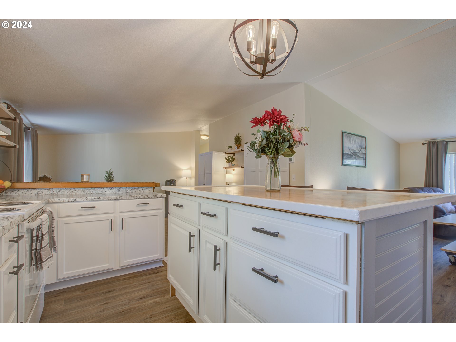 929 Northeast Rifle Range Street Roseburg, OR 97470 - Photo 11 of 48 a kitchen with cabinets a sink and dishwasher