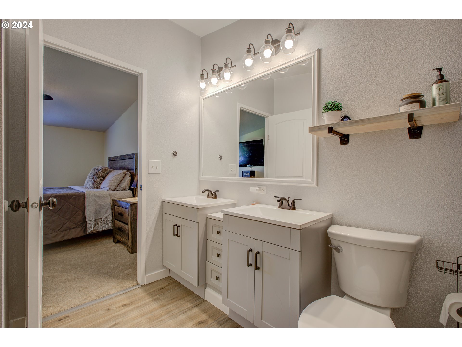 929 Northeast Rifle Range Street Roseburg, OR 97470 - Photo 25 of 48 a bathroom with a toilet sink and mirror