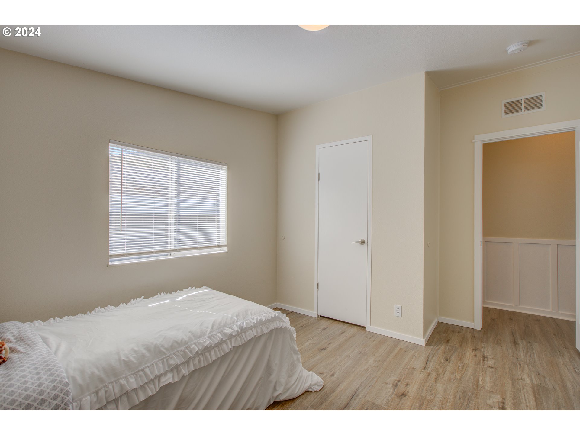 929 Northeast Rifle Range Street Roseburg, OR 97470 - Photo 27 of 48 a bedroom with a bed and a window