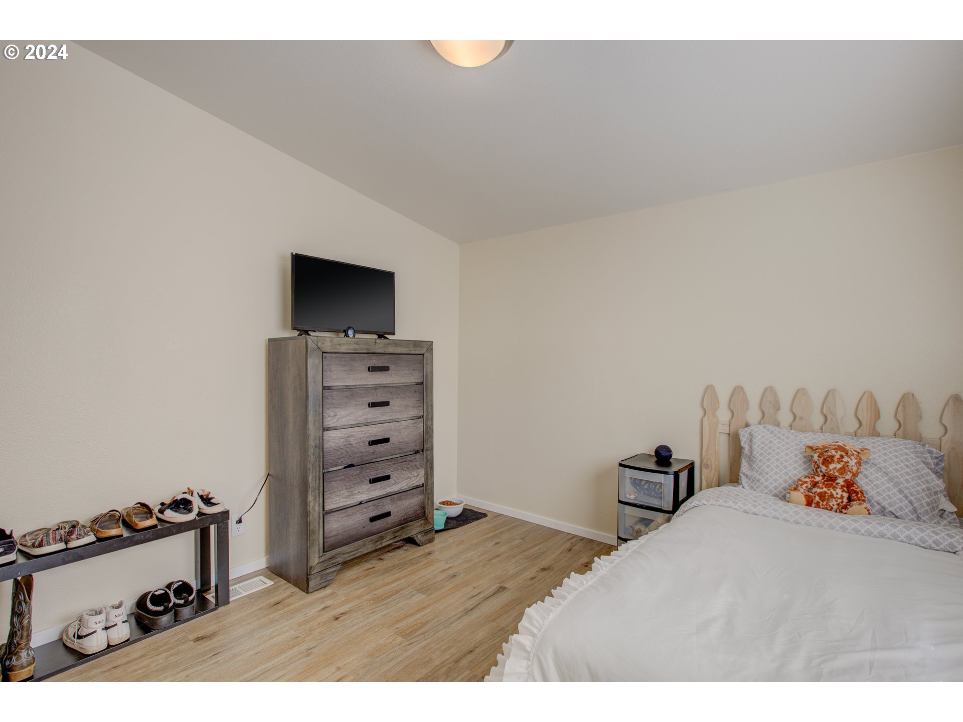 929 Northeast Rifle Range Street Roseburg, OR 97470 - Photo 28 of 48 a bedroom with a bed and furniture