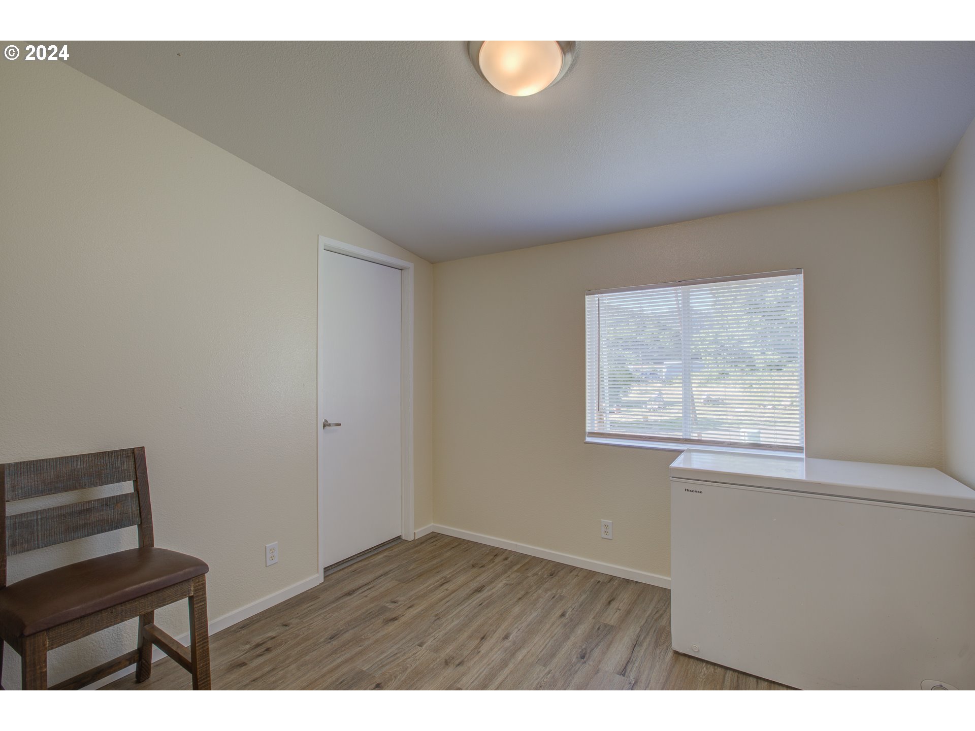 929 Northeast Rifle Range Street Roseburg, OR 97470 - Photo 32 of 48 a view of an empty room and window
