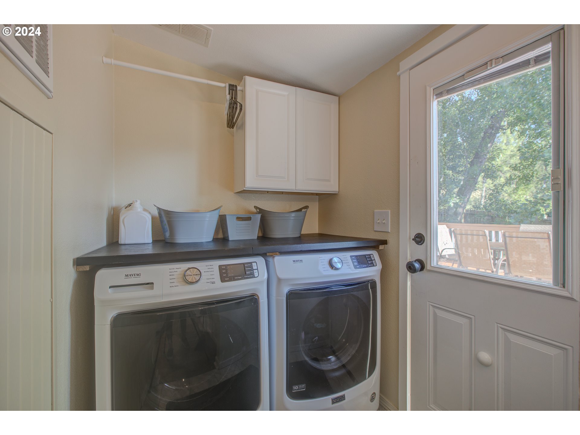 929 Northeast Rifle Range Street Roseburg, OR 97470 - Photo 36 of 48 a view of washer and dryer sitting in a kitchen