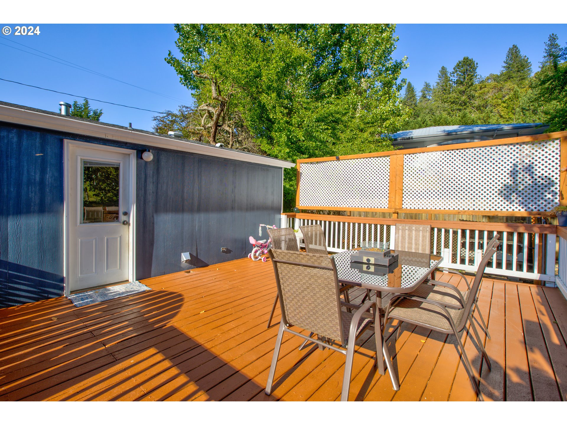 929 Northeast Rifle Range Street Roseburg, OR 97470 - Photo 39 of 48 a balcony with table and chairs