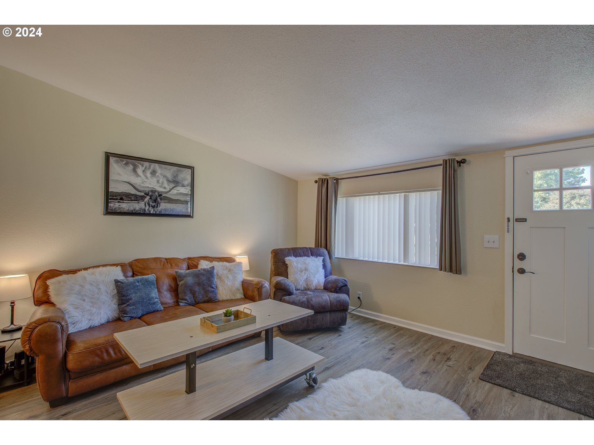 929 Northeast Rifle Range Street Roseburg, OR 97470 - Photo 4 of 48 a living room with furniture and a window