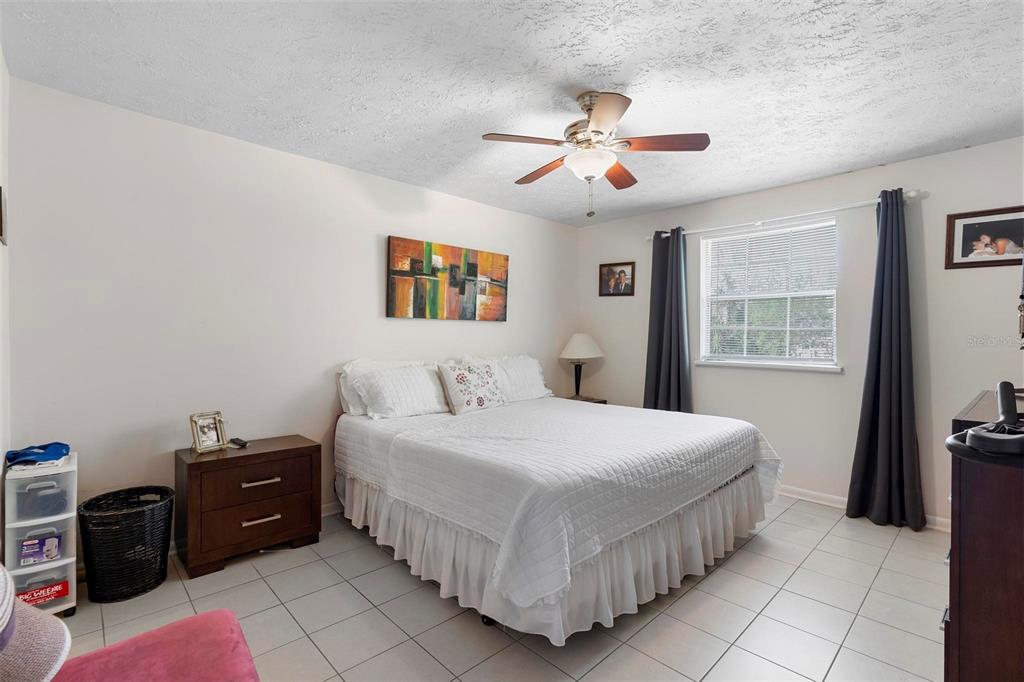 4376 Lake Underhill Road, Unit C Orlando, FL 32803 - Photo 17 of 41 a bedroom with a bed and a chandelier