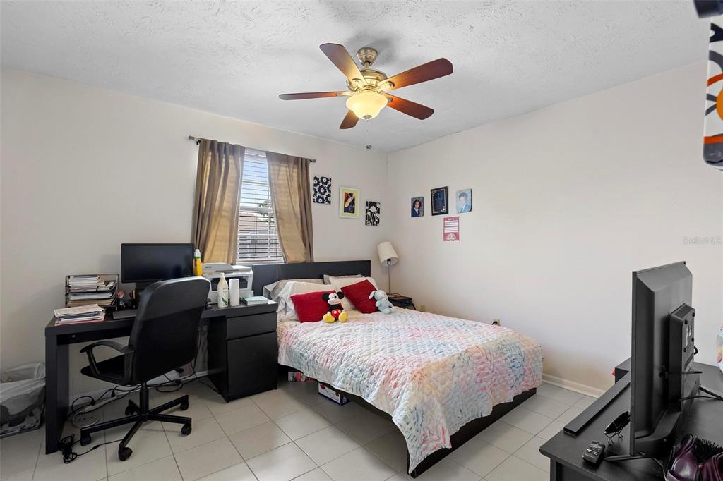4376 Lake Underhill Road, Unit C Orlando, FL 32803 - Photo 20 of 41 a bedroom with a workspace